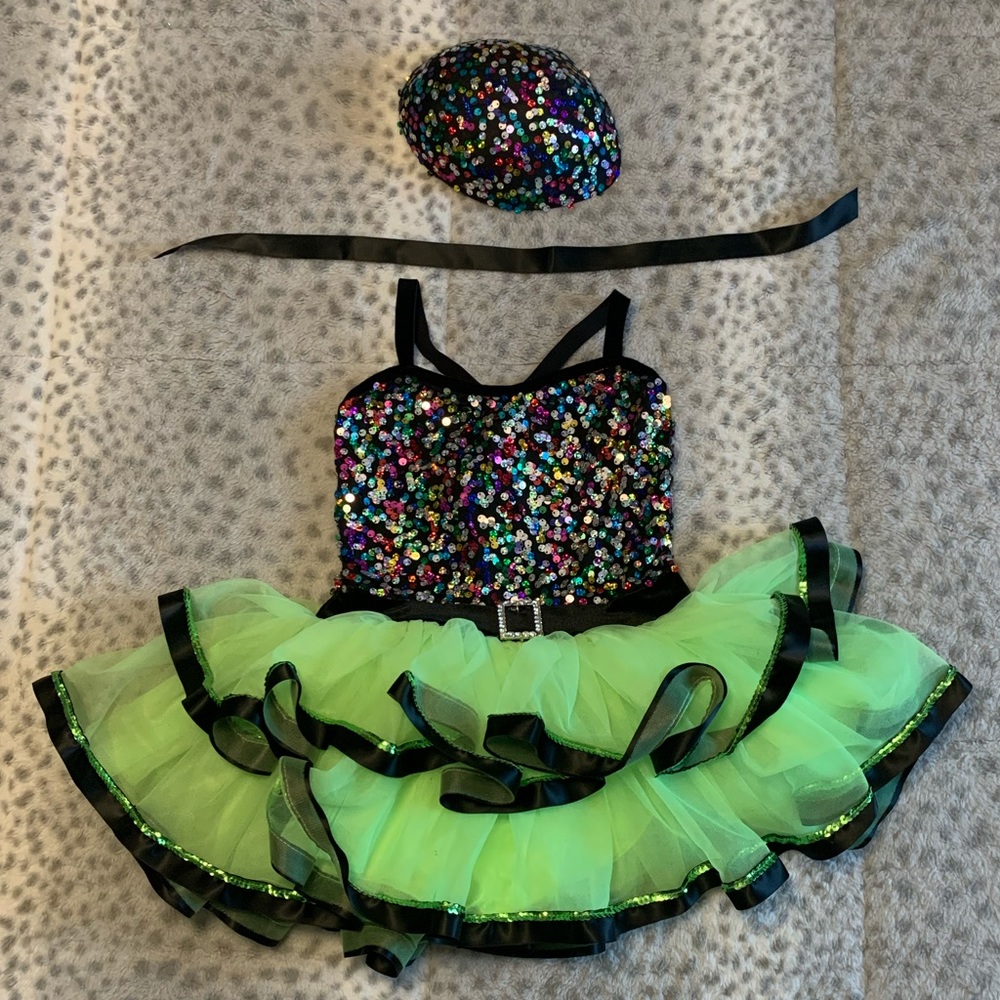 Multicoloured body with neon green tulle costume.